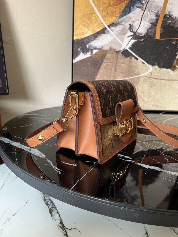 ルイヴィトンバッグ背面デザイン